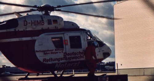 C|/Dokumente und Einstellungen/Tobias/Eigene Dateien/Helikopter/Bilder für Homepage/Christoph 51 Stuttgart/Geschnittene Bilder/Christoph_51_Rotor_Drehend_Rettungsassistent.jpg